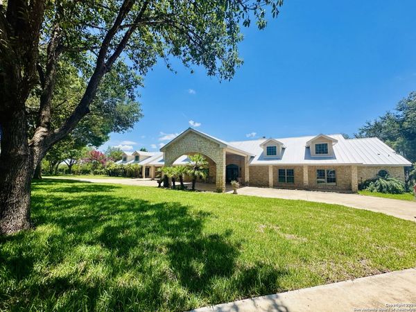 2234 Highway 90 W, Castroville, TX 78009