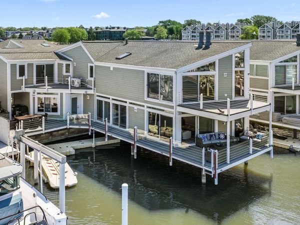 24 Harbor Isle Drive, New Buffalo, MI 49117
