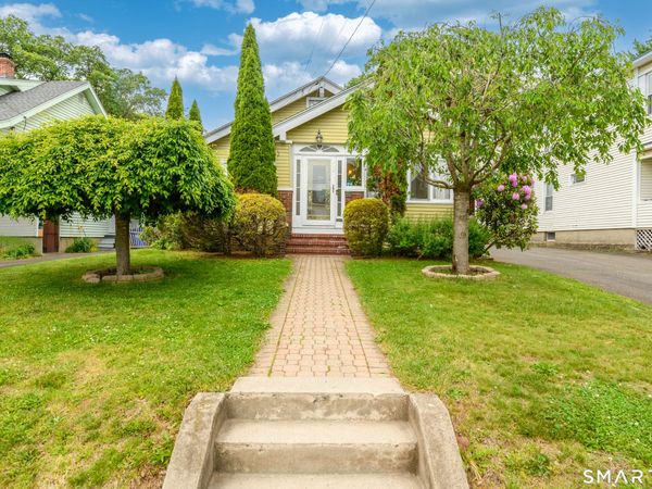 62 Fennbrook, West Hartford, CT 06119