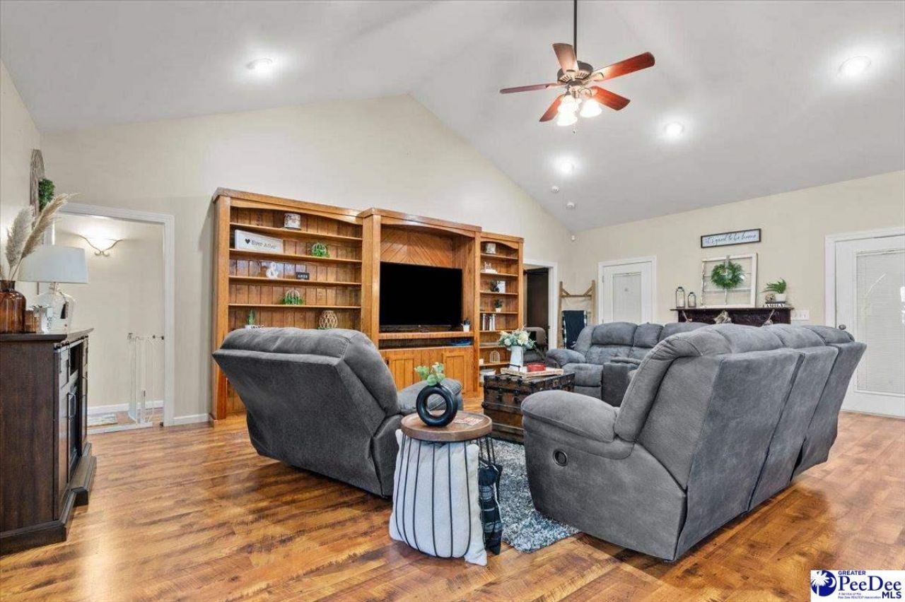 571 Laughlin Rd Photo 12