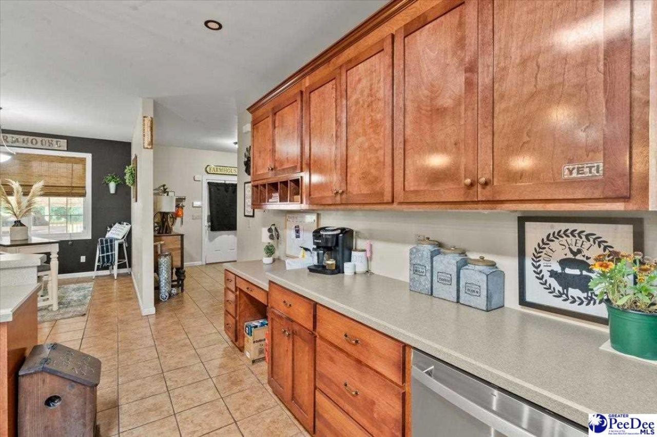 571 Laughlin Rd Photo 24