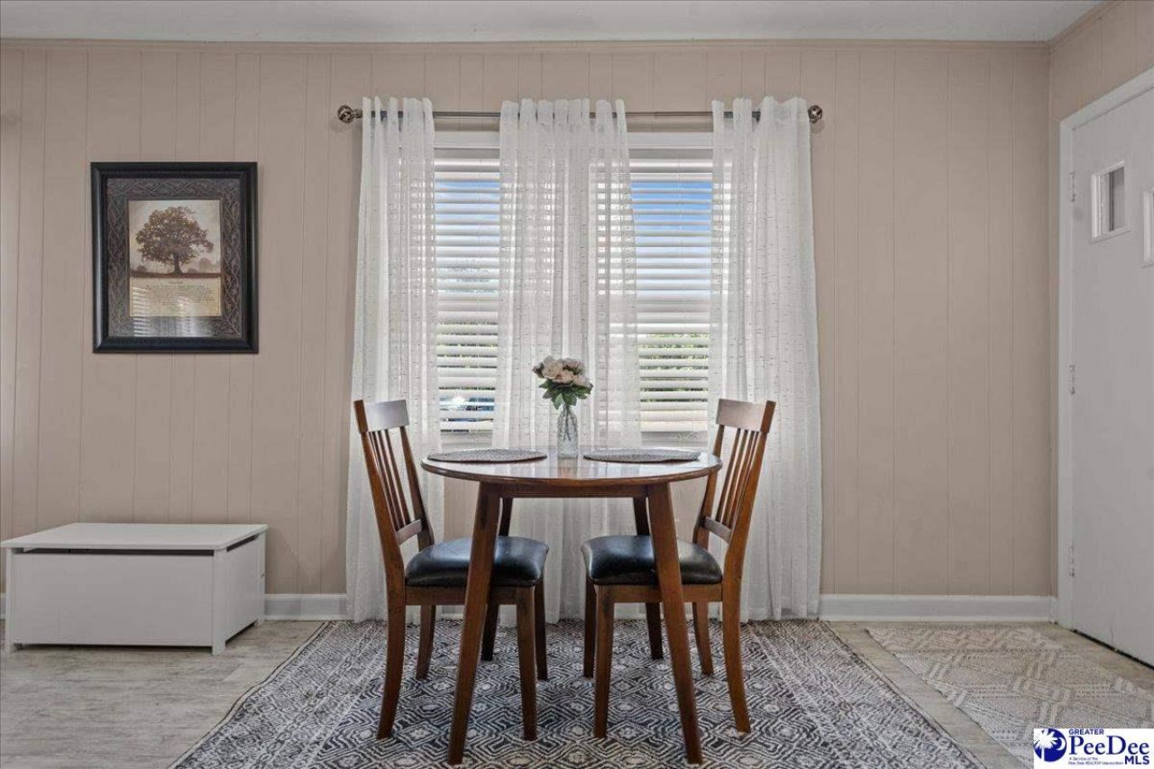 3545 Saint James Road Photo 7