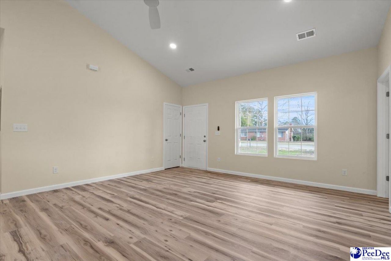 1507 E Home Avenue Photo 4