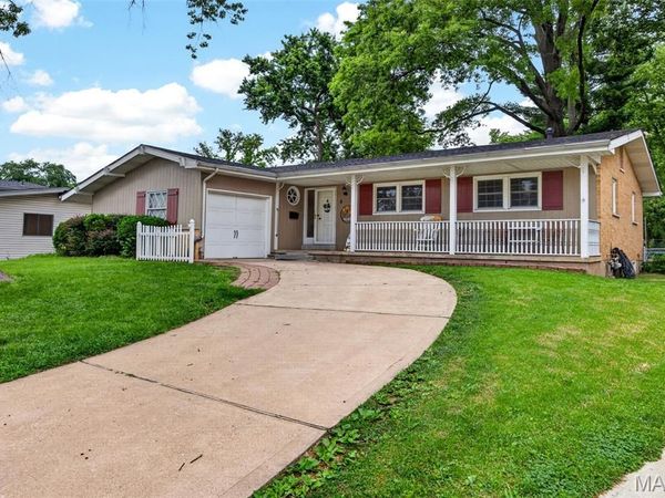 8 Lila Lane, Florissant, MO 63033