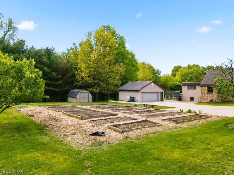 3828 Ravenna Avenue NE, Louisville, OH 44641 Photo 9