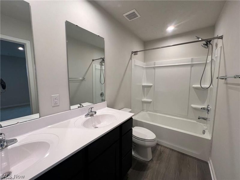 4619 Erhart Drive , Lorain, OH 44053 Photo 12