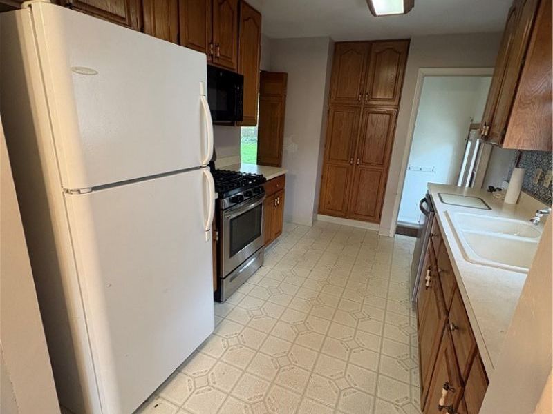 340 Hickory Drive , Berea, OH 44017 Photo 8
