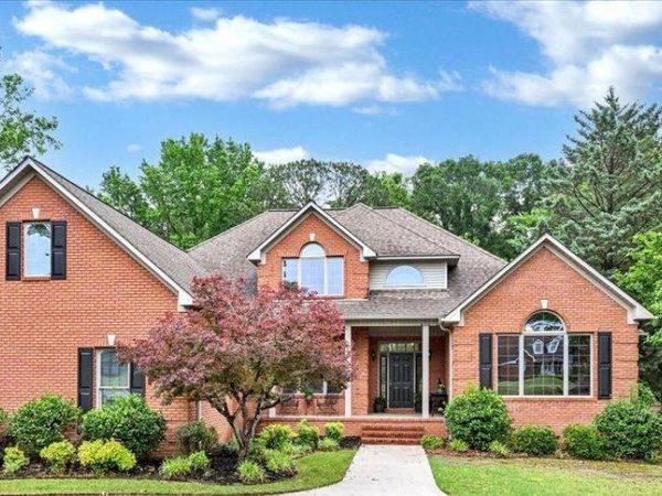 208 Wayward Avenue, Hartselle, AL 35640