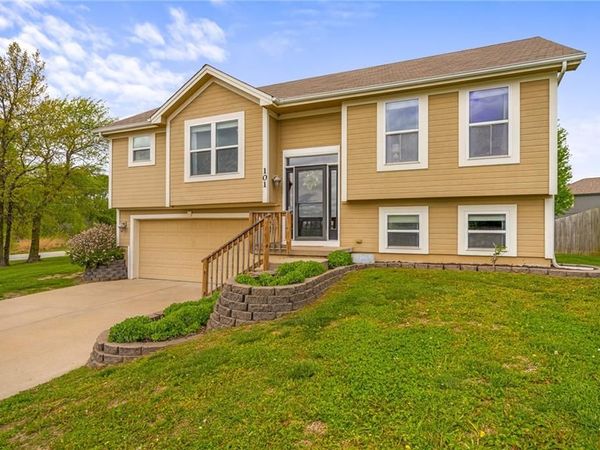 101 Bridgeport Drive, Smithville, MO 64089