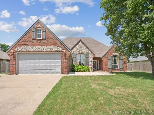 8037 Vintage Trace Drive , Claremore, OK 74019