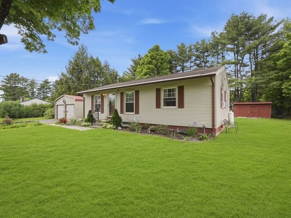201 Batchelor St, Granby, MA 01033