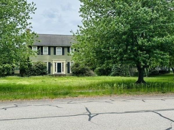4 Canoe River Rd, Easton, MA 02334