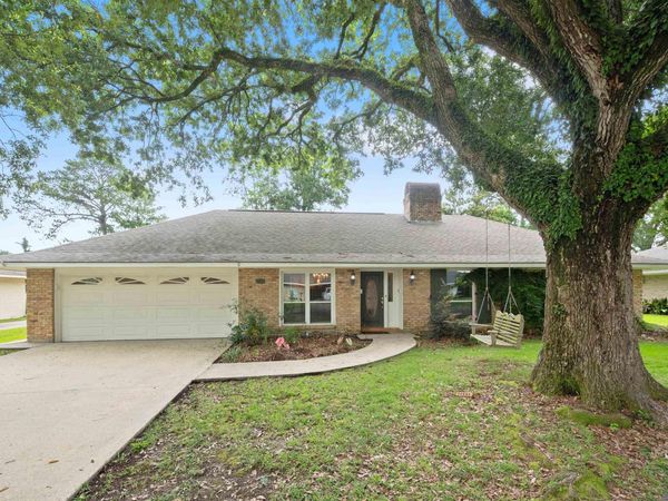 1951 Shawn Dr, Baton Rouge, LA 70806