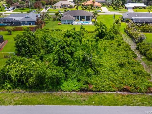 2012 SE Giffen Avenue, Port St Lucie, FL 34952