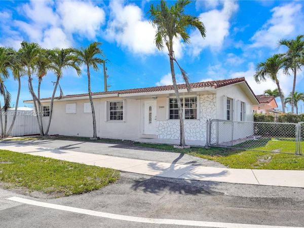 2400 SW 103rd Ct , Miami, FL 33165