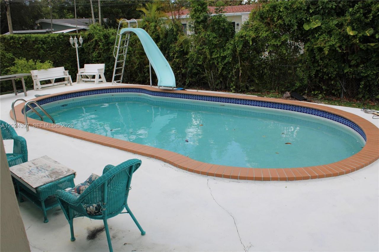 8450 SW 28th St , Miami, FL 33155 Photo