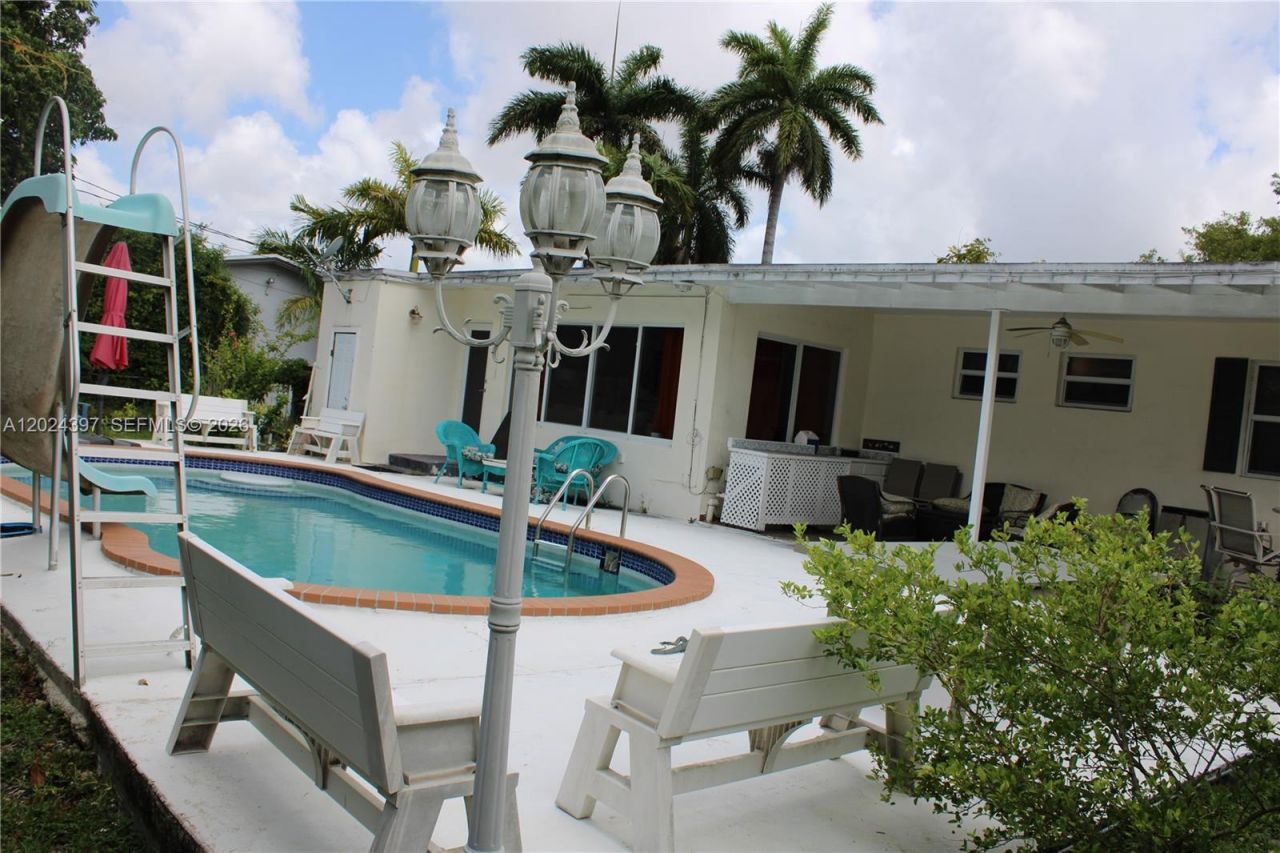 8450 SW 28th St , Miami, FL 33155 Photo