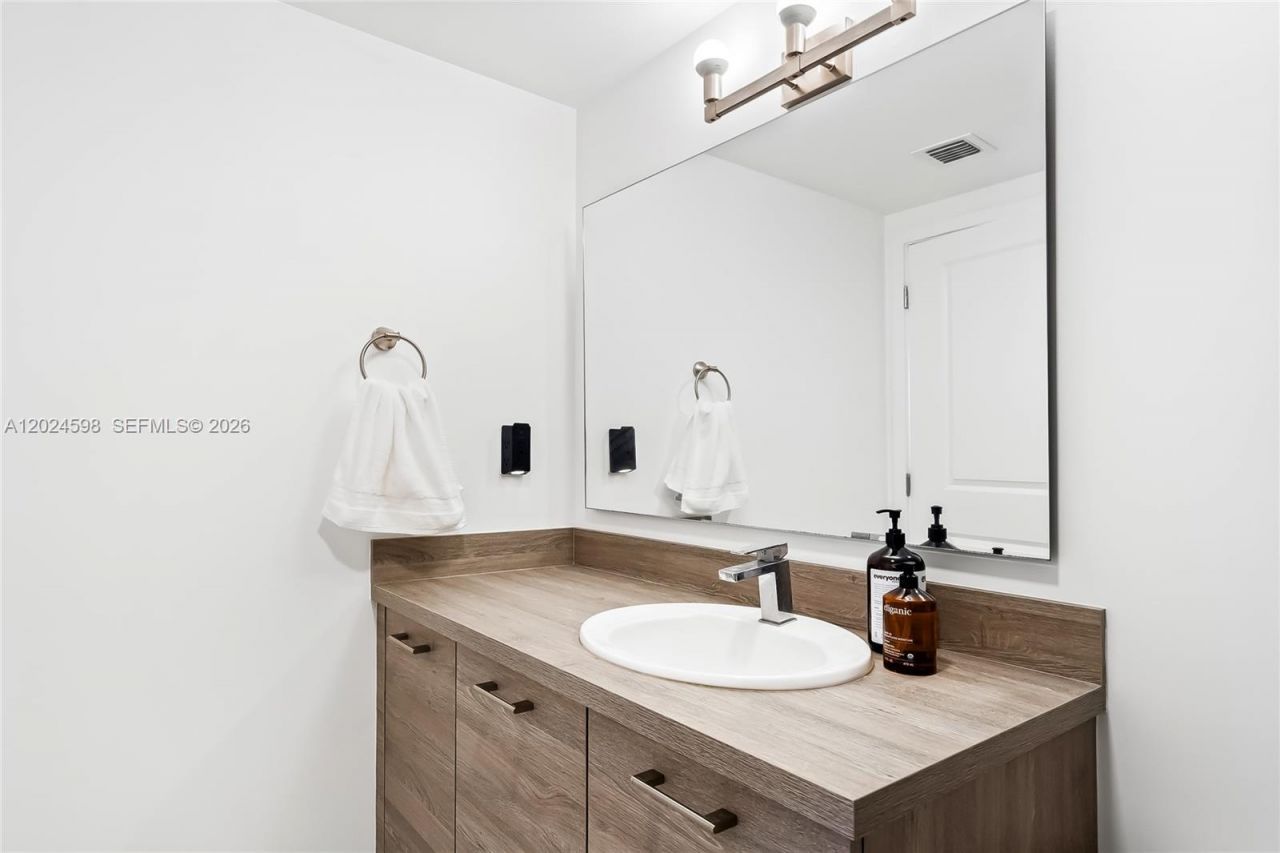 400 Sunny Isles Blvd, Unit 1202, Sunny Isles Beach, FL 33160 Photo