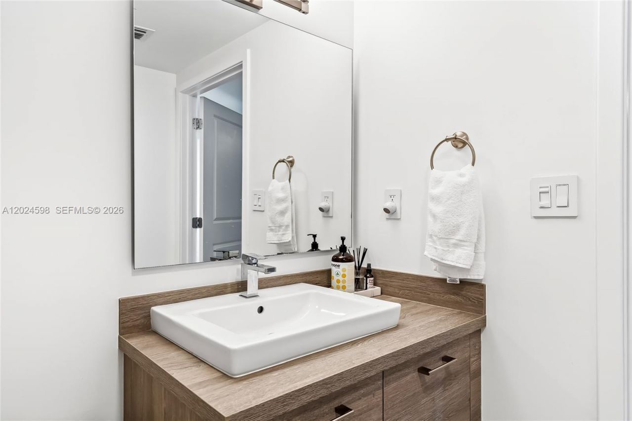 400 Sunny Isles Blvd, Unit 1202, Sunny Isles Beach, FL 33160 Photo