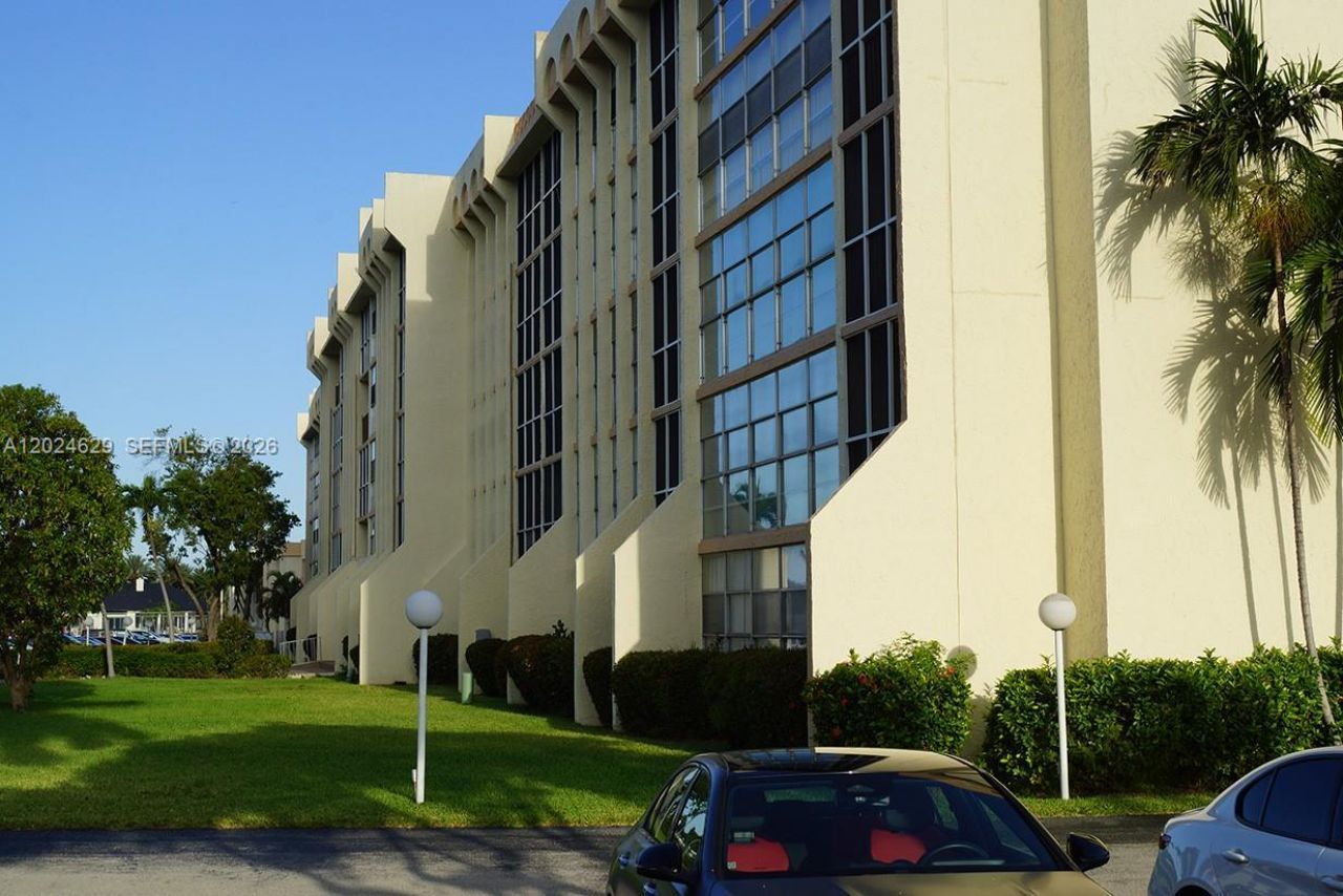 801 Three Islands Blvd , Unit 312, Hallandale Beach, FL 33009 Photo