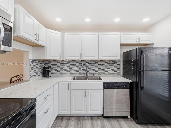 5860 NW 64th Ave, Unit 102, Tamarac, FL 33319