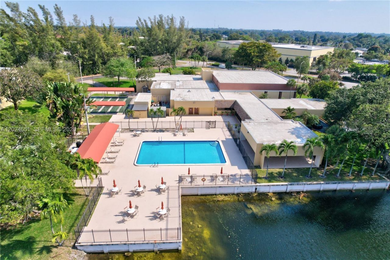 5860 NW 64th Ave, Unit 102, Tamarac, FL 33319 Photo
