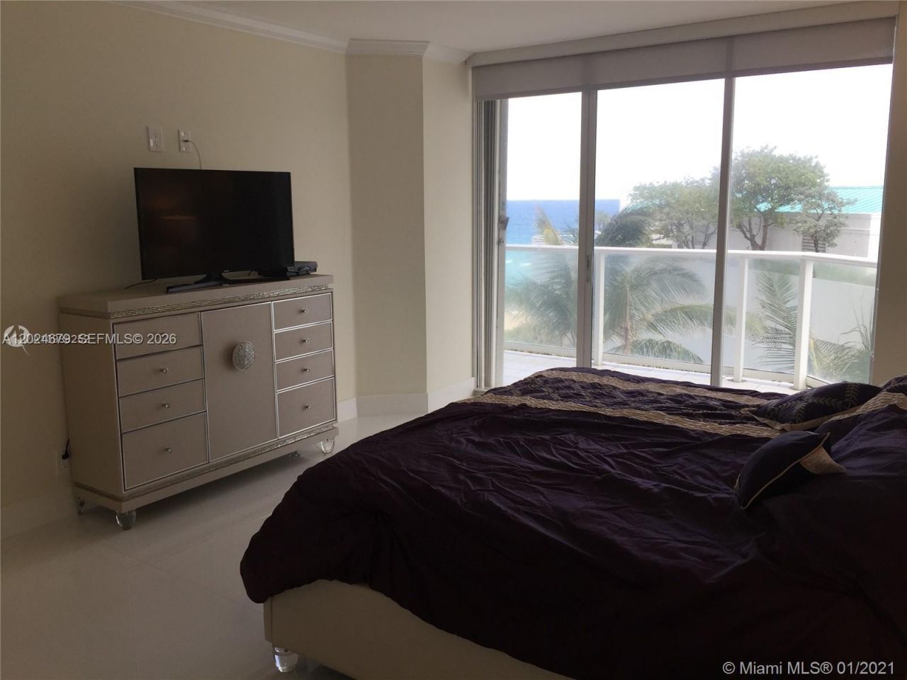 16485 Collins Ave , Unit 538, Sunny Isles Beach, FL 33160 Photo