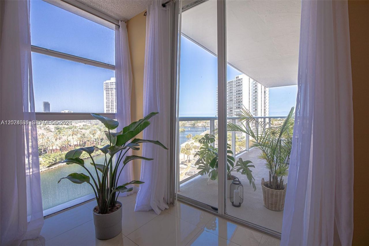 3701 N Country Club Dr, Unit 902, Aventura, FL 33180 Photo