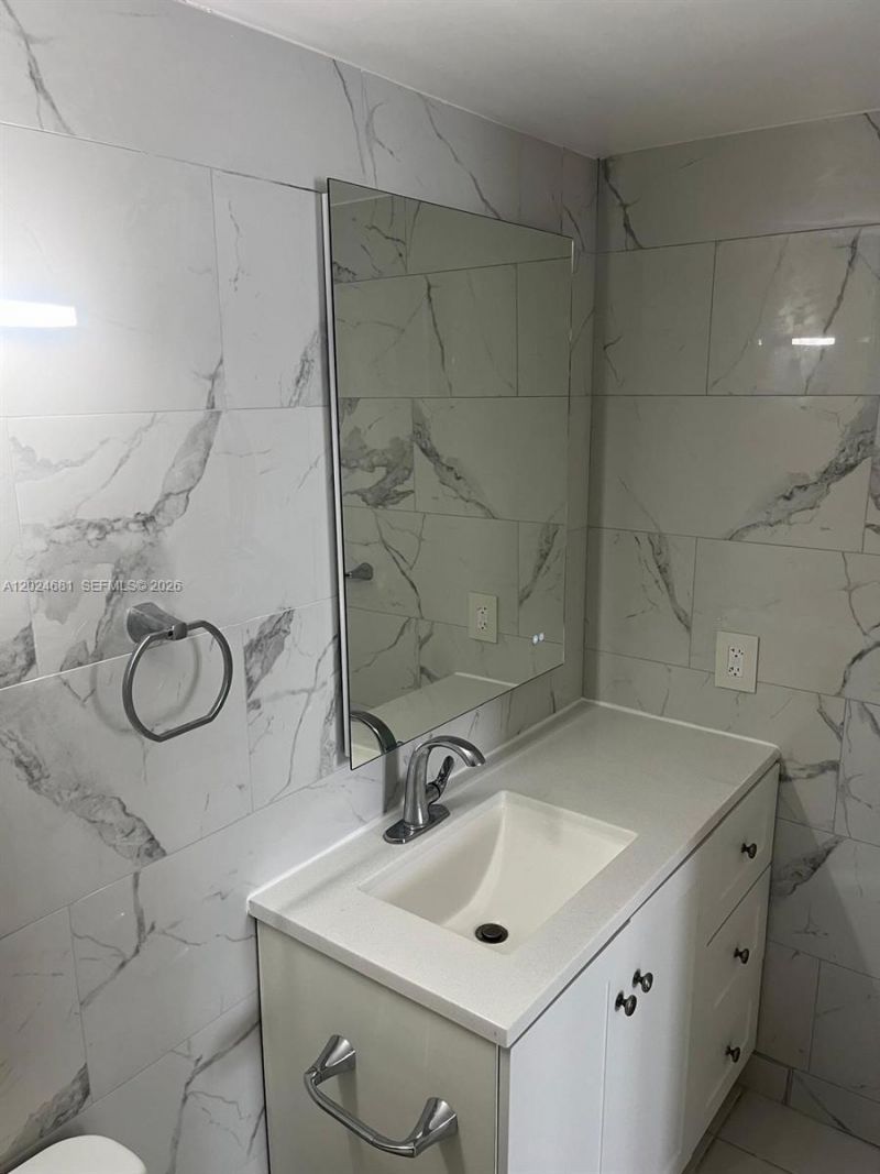 3701 N Country Club Dr, Unit 902, Aventura, FL 33180 Photo
