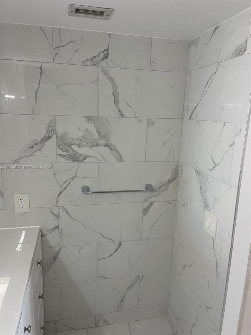 3701 N Country Club Dr, Unit 902, Aventura, FL 33180 Photo