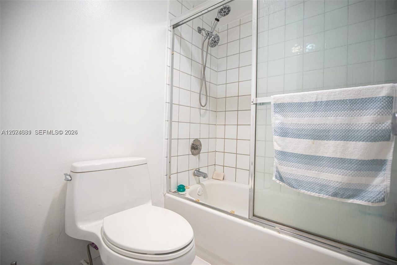 3701 N Country Club Dr, Unit 902, Aventura, FL 33180 Photo