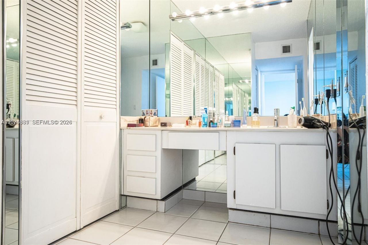 3701 N Country Club Dr, Unit 902, Aventura, FL 33180 Photo