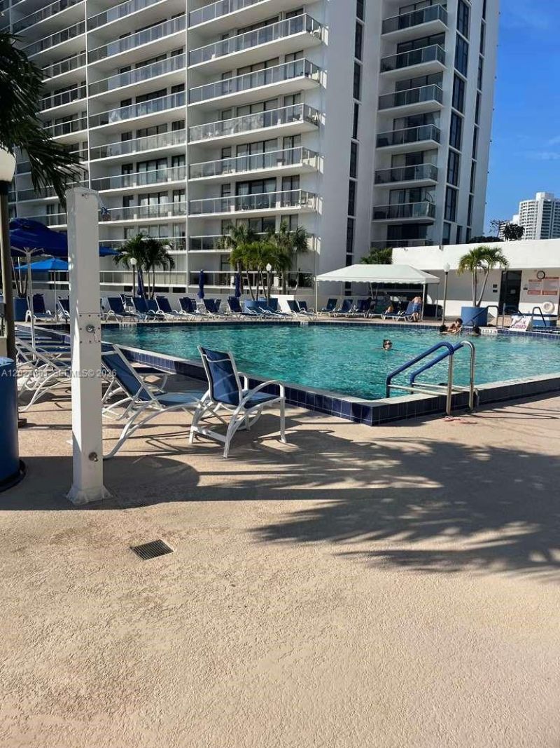 3701 N Country Club Dr, Unit 902, Aventura, FL 33180 Photo