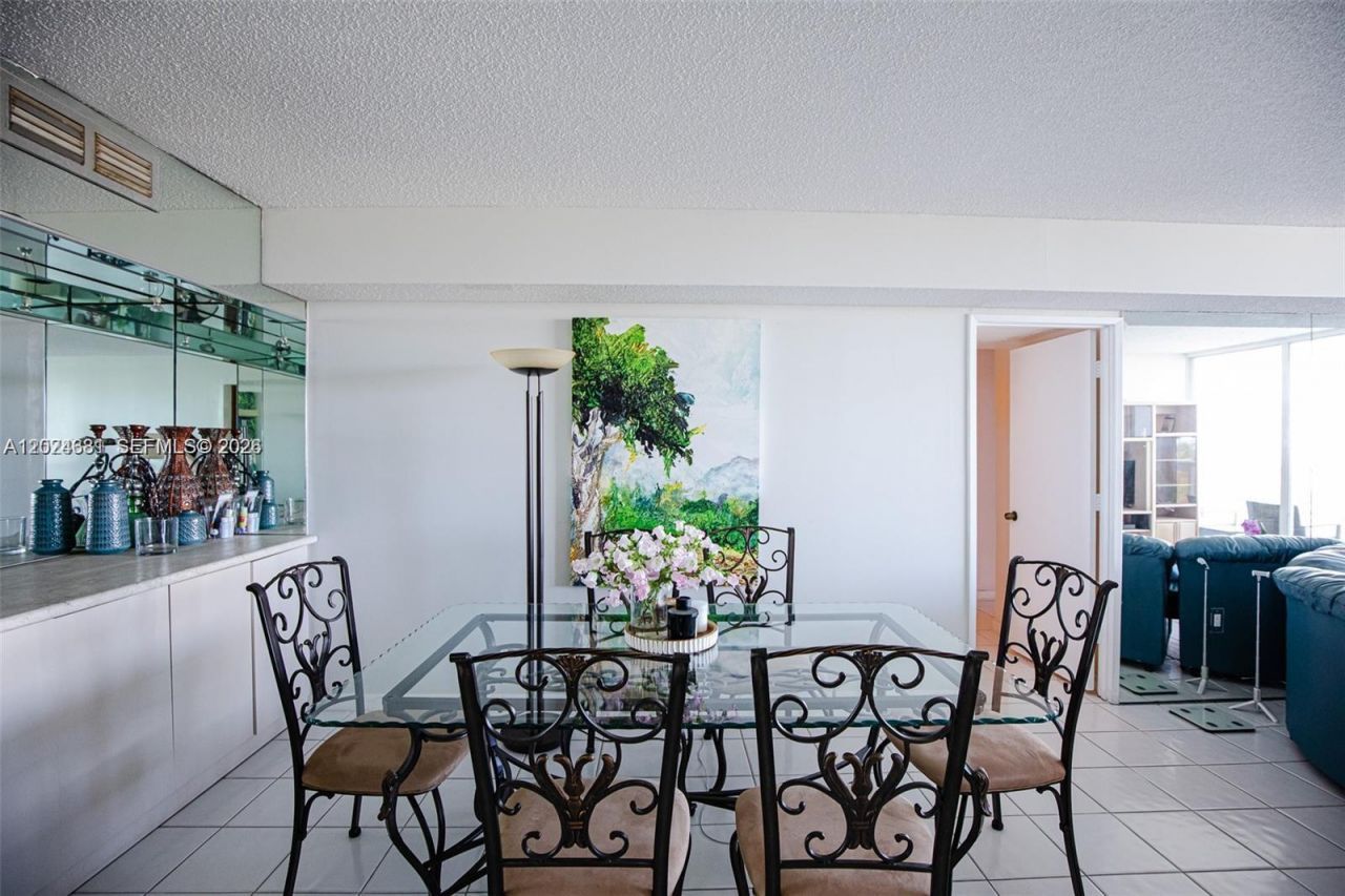 3701 N Country Club Dr, Unit 902, Aventura, FL 33180 Photo