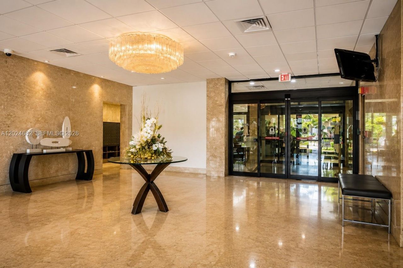 300 Bayview Dr , Unit 807, Sunny Isles Beach, FL 33160 Photo