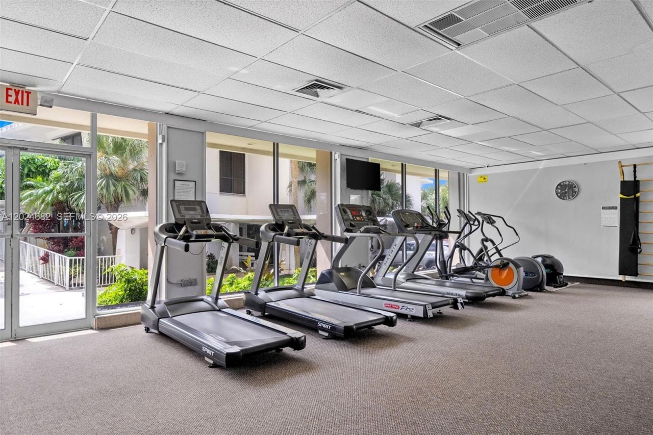 300 Bayview Dr , Unit 807, Sunny Isles Beach, FL 33160 Photo