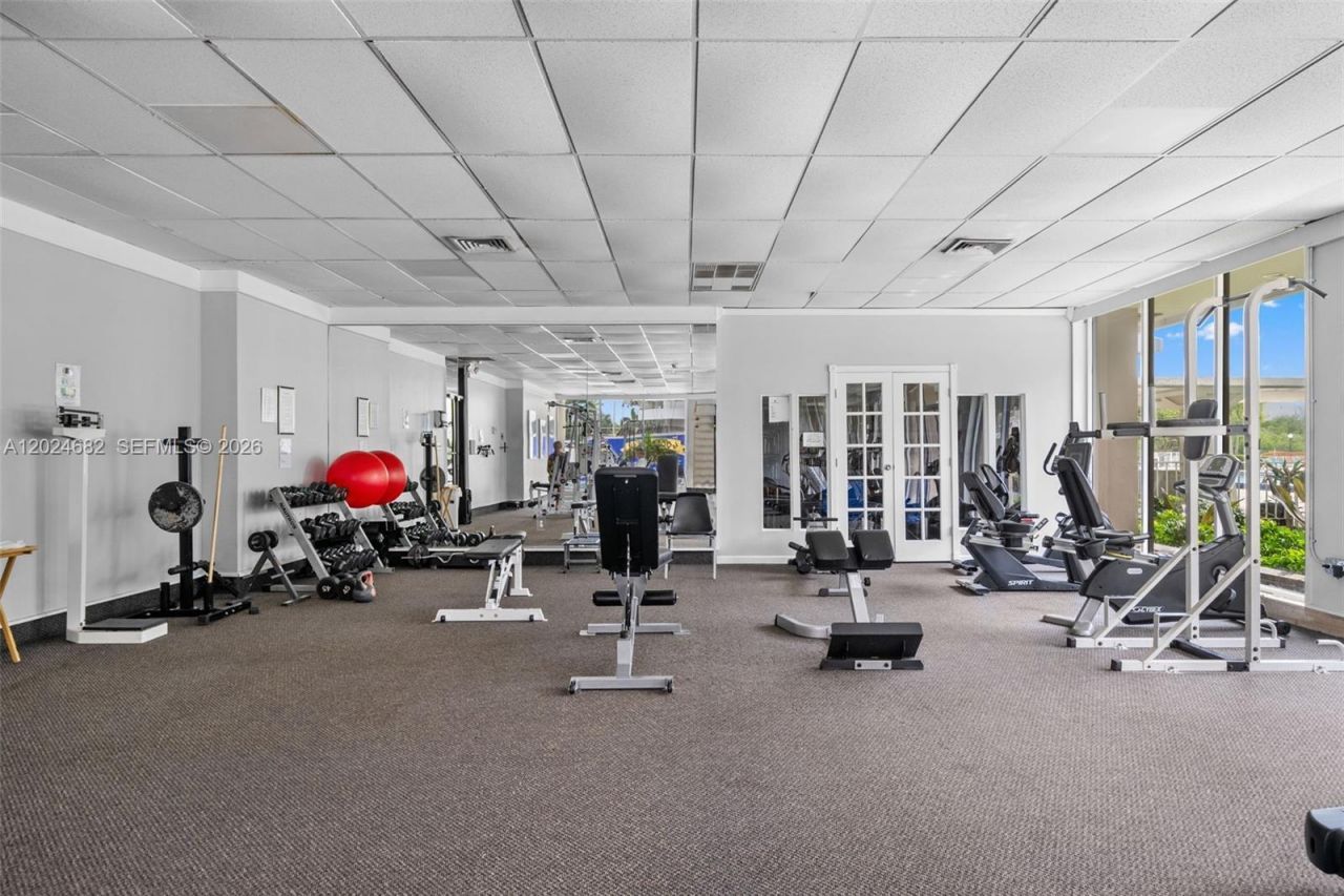 300 Bayview Dr , Unit 807, Sunny Isles Beach, FL 33160 Photo