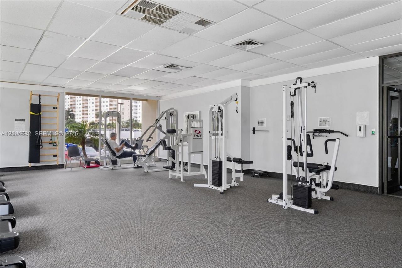 300 Bayview Dr , Unit 807, Sunny Isles Beach, FL 33160 Photo