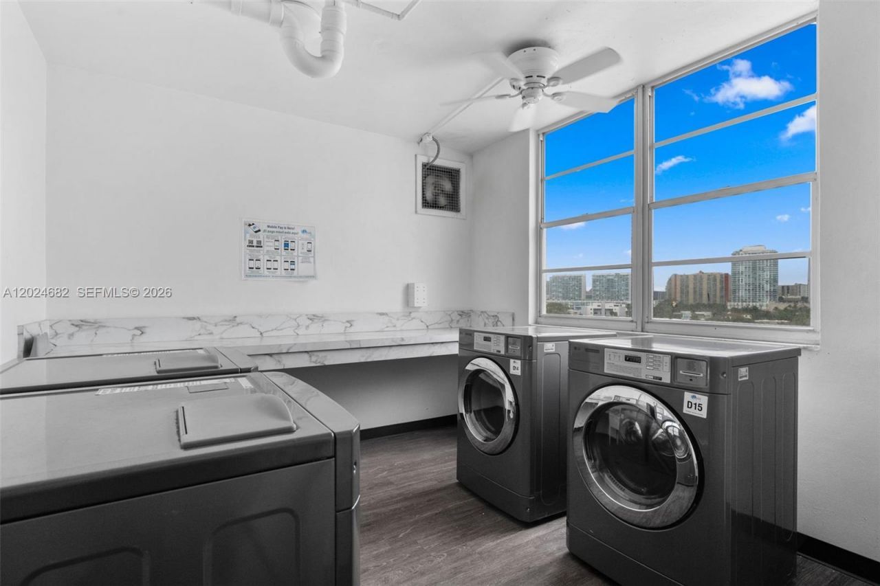 300 Bayview Dr , Unit 807, Sunny Isles Beach, FL 33160 Photo