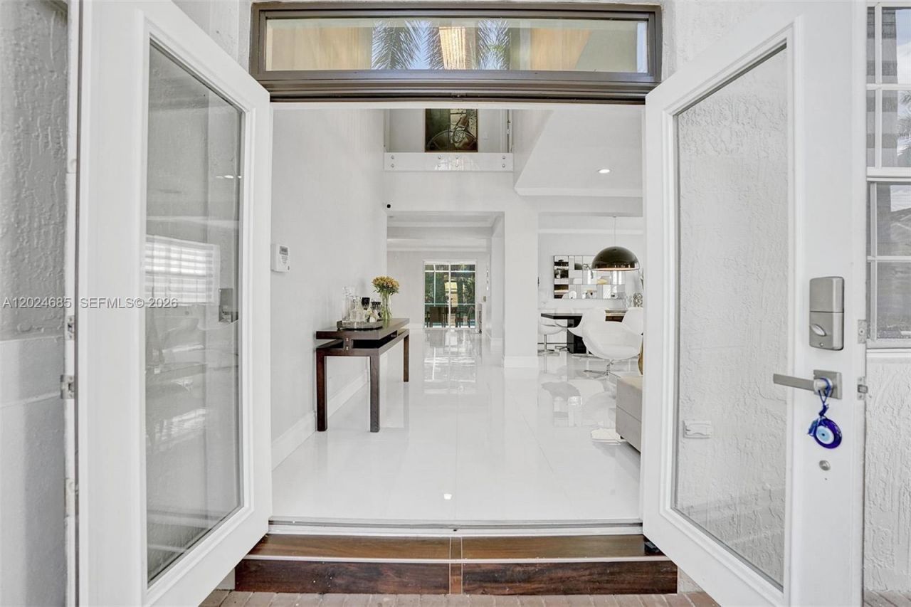 2526 Hunters Run Way , Weston, FL 33327 Photo