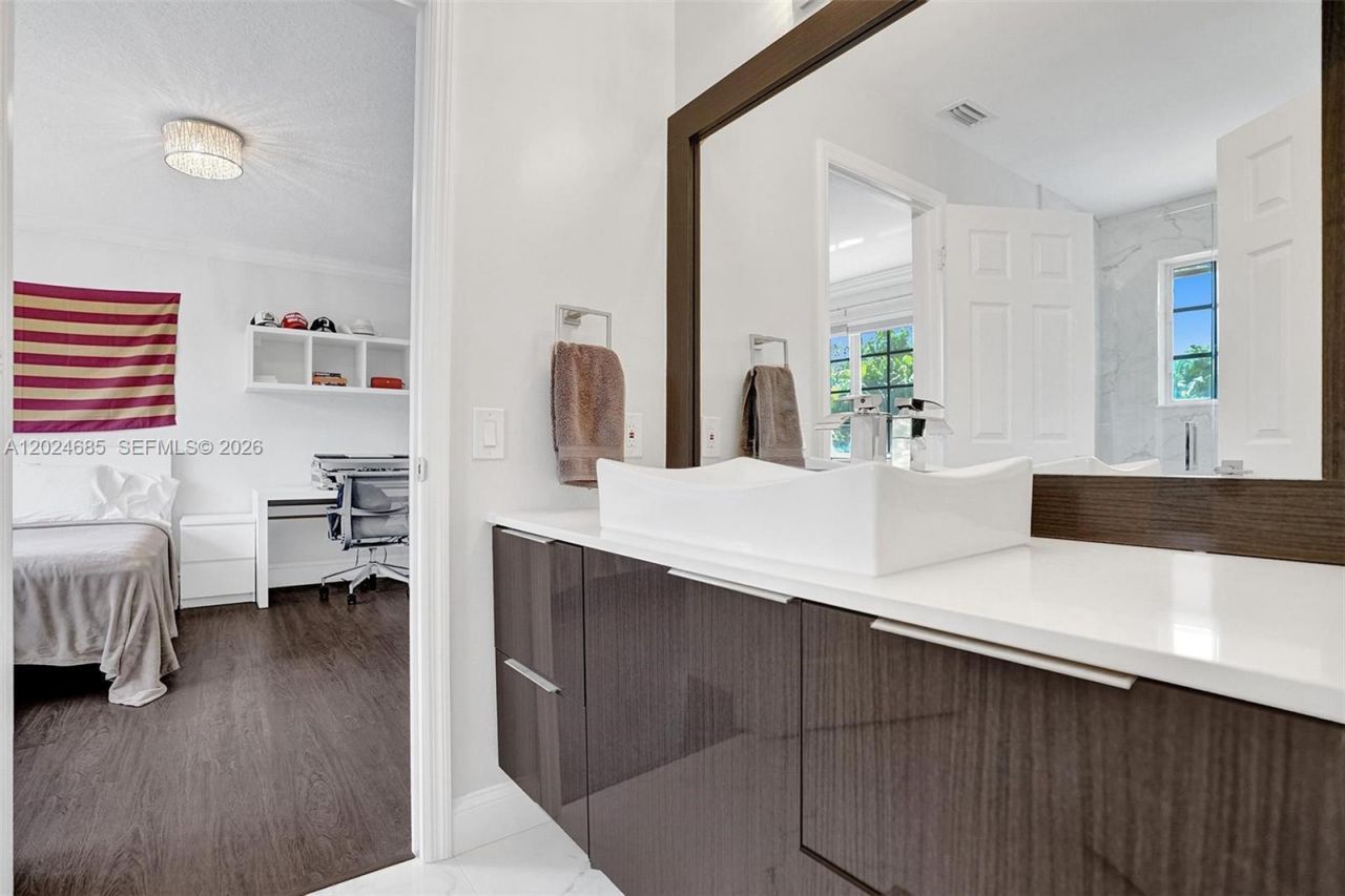 2526 Hunters Run Way , Weston, FL 33327 Photo