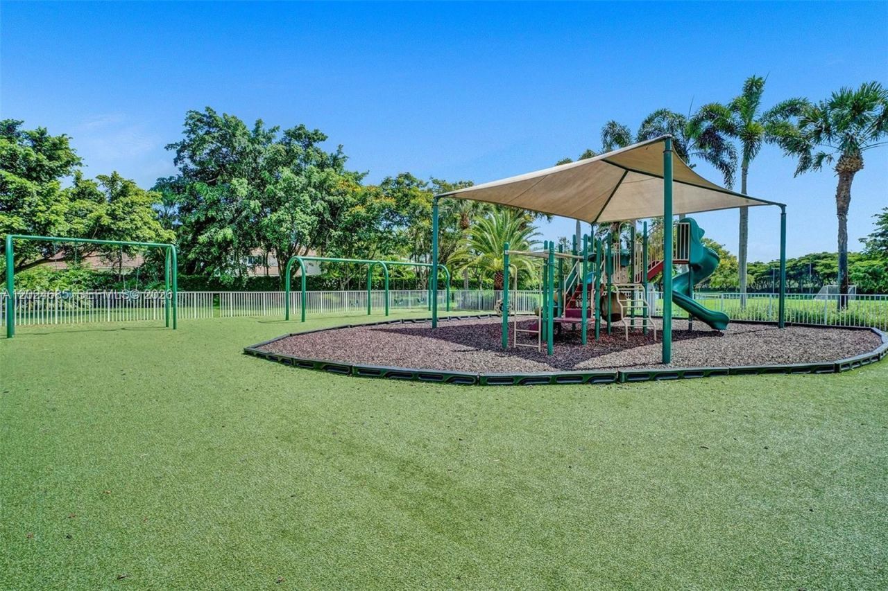 2526 Hunters Run Way , Weston, FL 33327 Photo