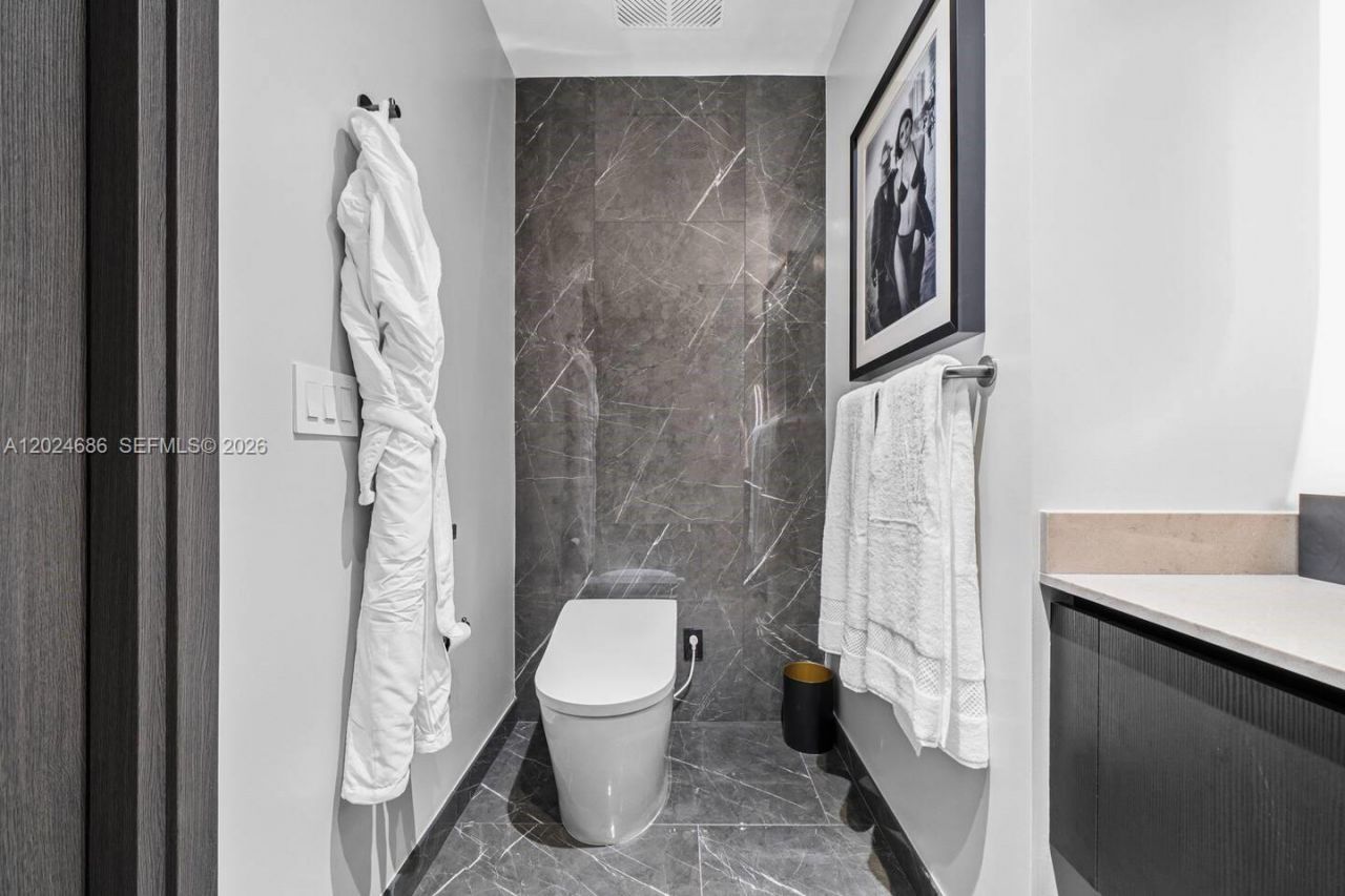 20 NE 11 St, Unit 4501, Miami, FL 33132 Photo