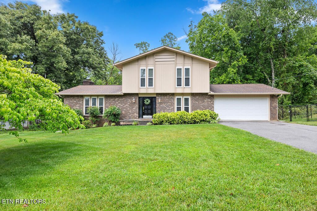 437 E Kings Gate Rd, Knoxville, TN 37934 Main Photo