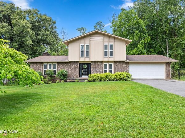 437 E Kings Gate Rd, Knoxville, TN 37934