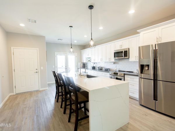 533 W HARWELL Road, Phoenix, AZ 85041