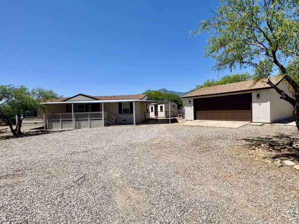 5750 E WADE Lane, Hereford, AZ 85615