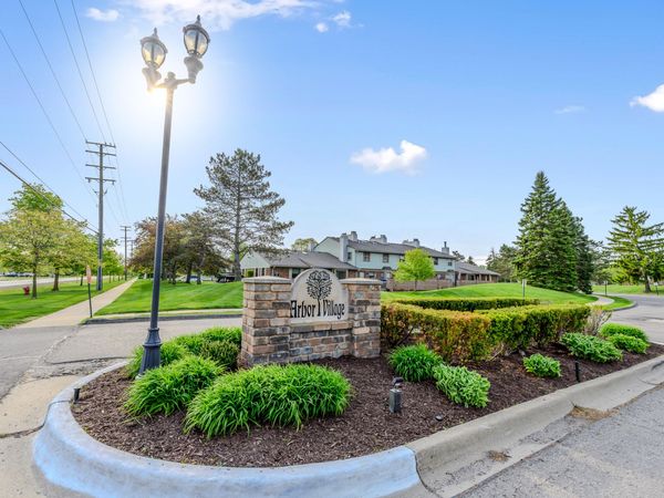 1951 Arbor Way N, Canton, MI 48188