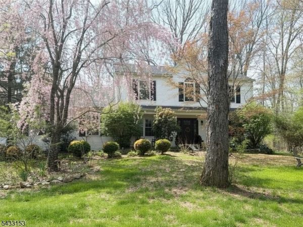 10 Liberty Woods Dr, Liberty, NJ 07838