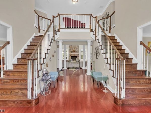 4 Sovereign Dr, Mount Olive, NJ 07836